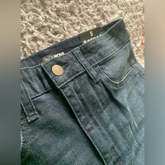 Distressed Jean - Picture 3 of 7